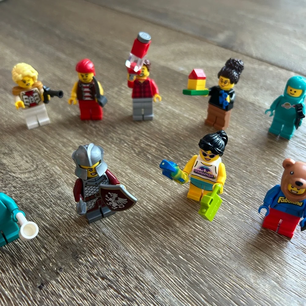 LEGO Minifigures Set of 16 - Picture 3 of 7